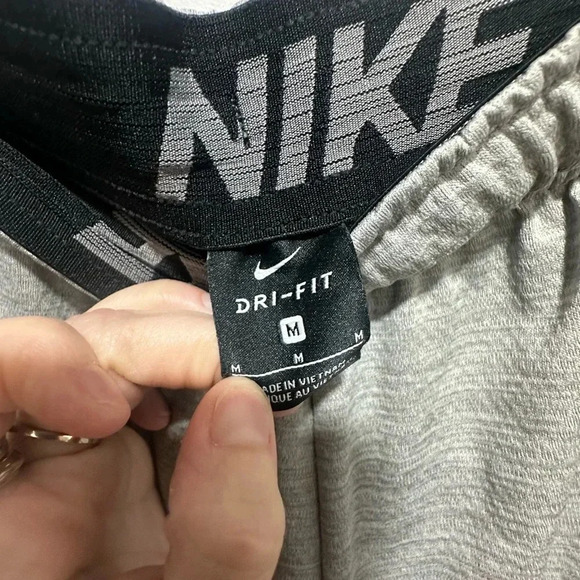 Men’s Nike Heather Gray Drawstring Shorts Size Medium - Picture 3 of 5